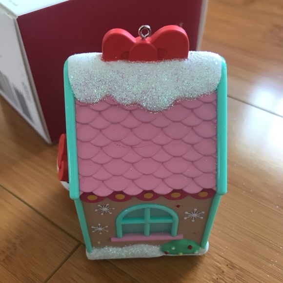 2018 Hello Kitty Keepsake Ornament - Picture 5 of 8